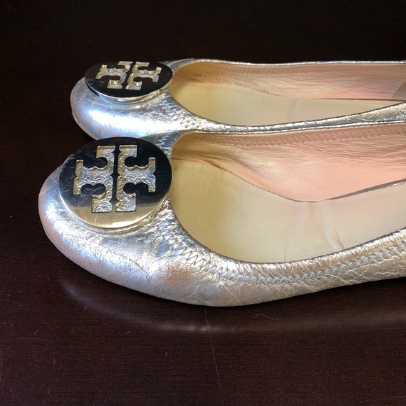 Tory Burch Reva Metallic Silver Ballet Flats Sz 7 - Picture 2 of 7